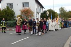 Erntedank 2019: Umzug zur Kirche mit dem Musikverein