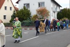 Erntekrone, getragen von Mitgliedern des OGV